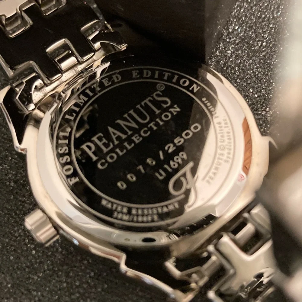 Fossil Snoopy Limited Edition Watch - Picture 12 of 15